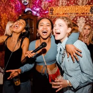 dicke-mic-karaoke-club-2-1125x1125